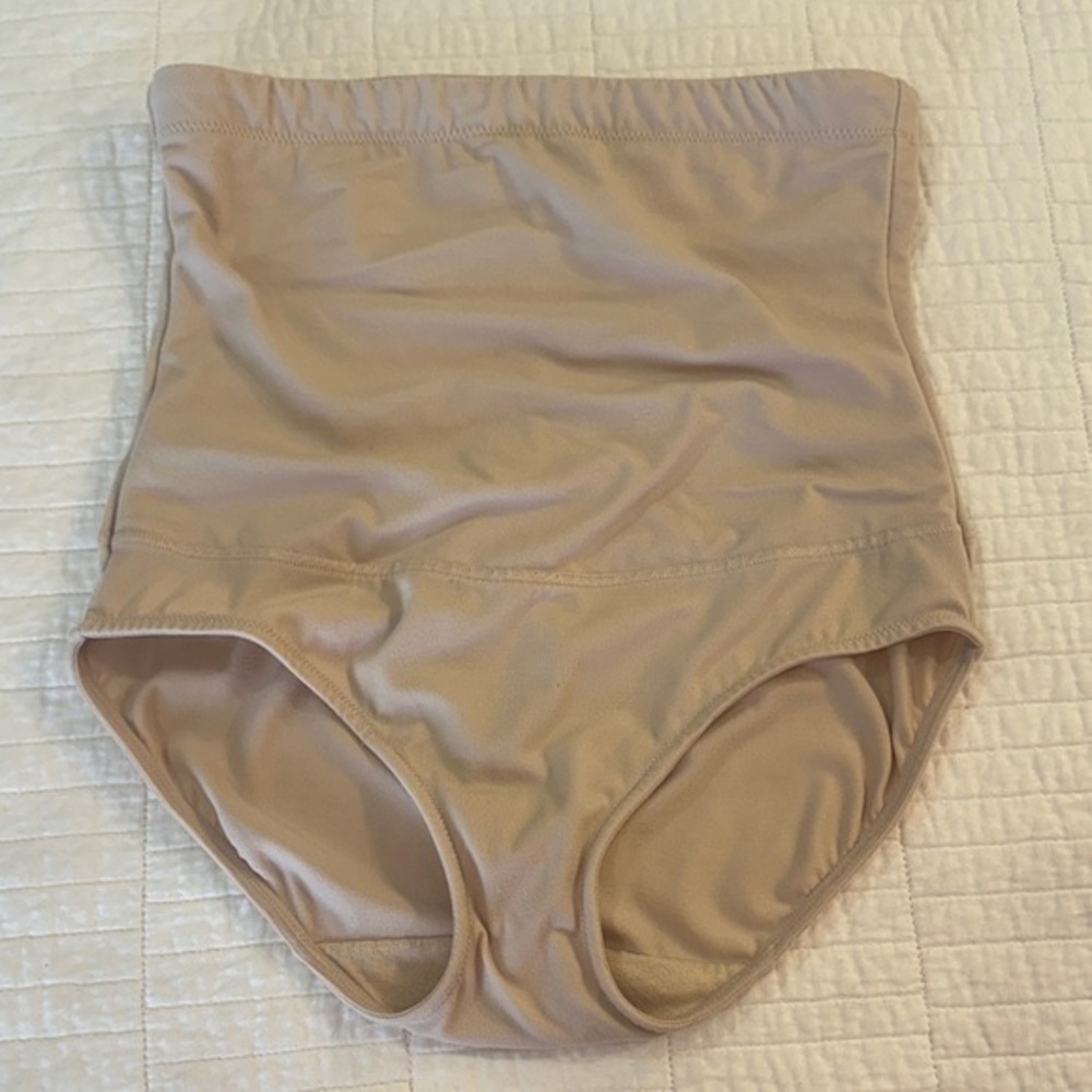 Maidenform Medium EUC Beige Shapewear Briefs